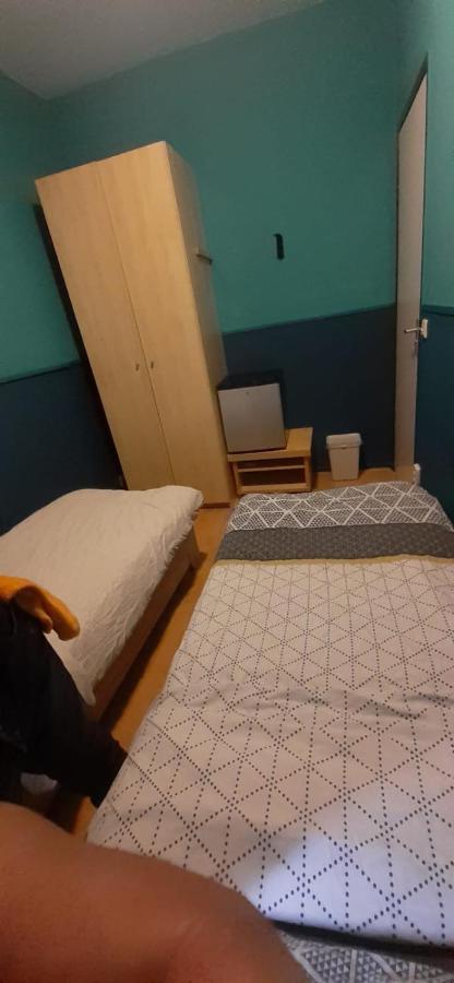 Charlotte, Not For Parties, Not A Hotel, Room With Shared Bathroom, No Kitchen Amsterdam Exteriér fotografie