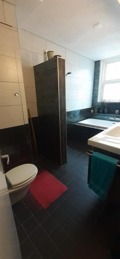 Charlotte, Not For Parties, Not A Hotel, Room With Shared Bathroom, No Kitchen Amsterdam Exteriér fotografie