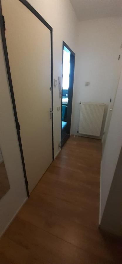 Charlotte, Not For Parties, Not A Hotel, Room With Shared Bathroom, No Kitchen Amsterdam Exteriér fotografie