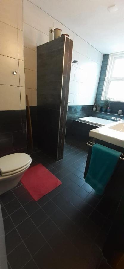 Charlotte, Not For Parties, Not A Hotel, Room With Shared Bathroom, No Kitchen Amsterdam Exteriér fotografie