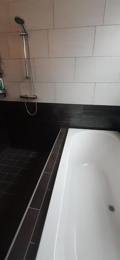 Charlotte, Not For Parties, Not A Hotel, Room With Shared Bathroom, No Kitchen Amsterdam Exteriér fotografie